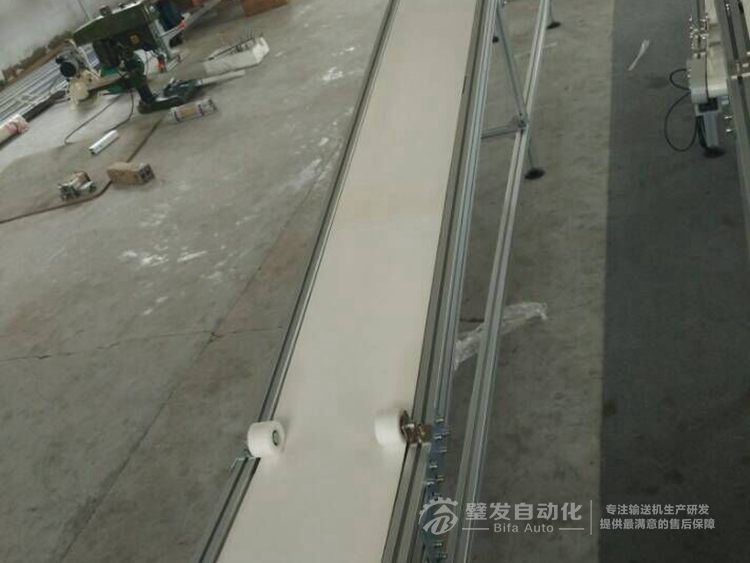 白色PVC流水线带平台爬坡输送线输送机